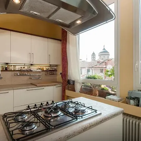 לינה וארוחת בוקר La Torretta Di Via Tassis *